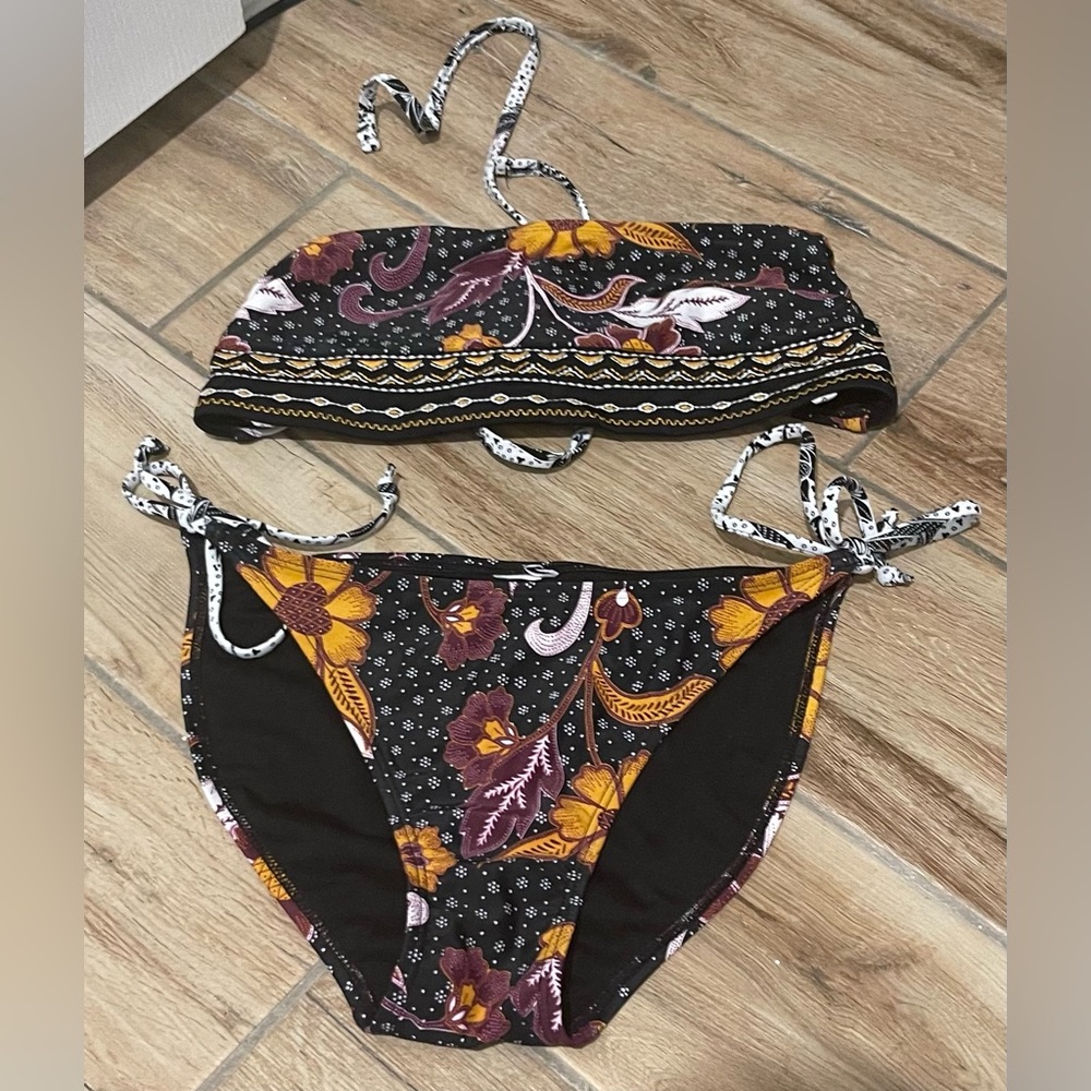 Swimsuit top and bottom